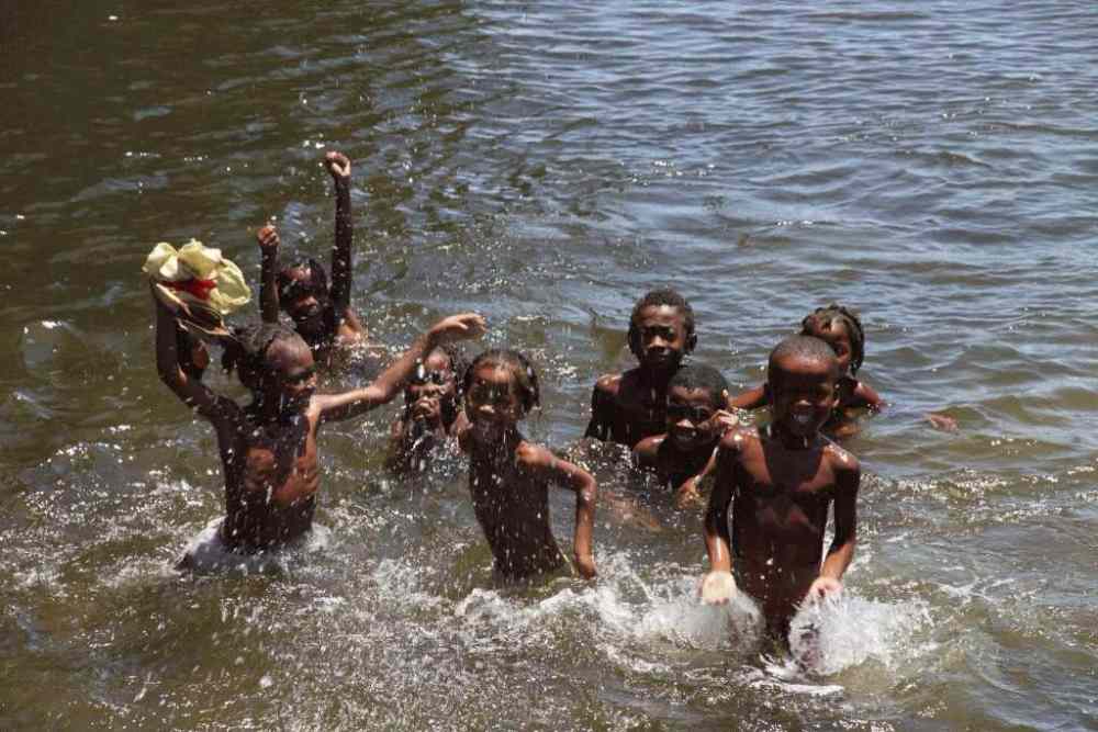 Ma vie dans mon village natal: baignade dans le fleuve