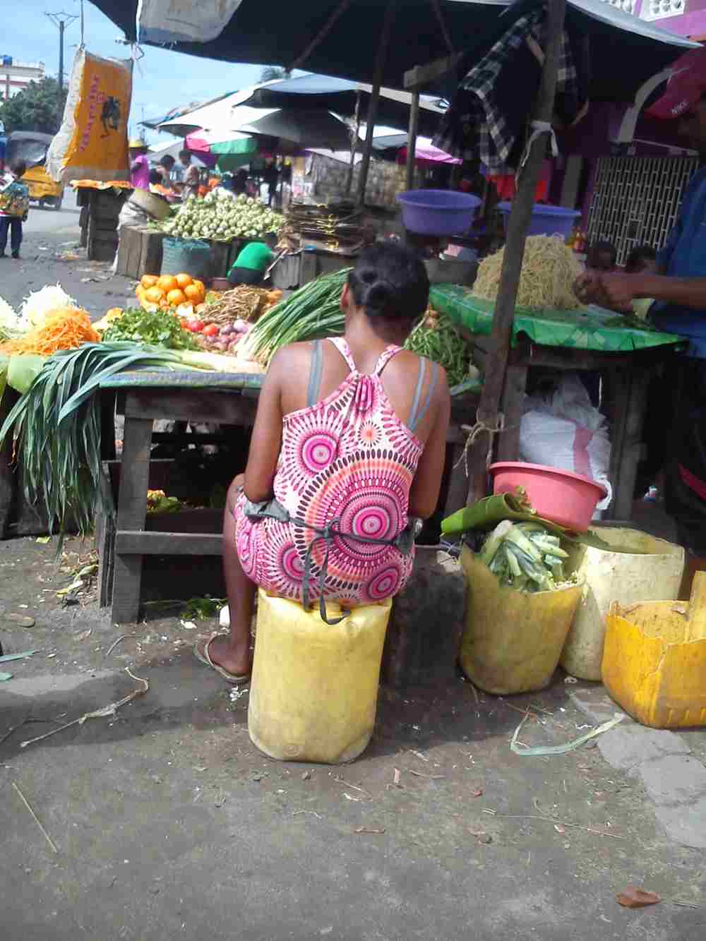 Bazar de Tamatave: Vendeuse de légumes