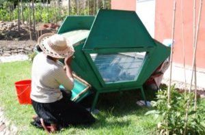 Voyage solidaire - Le séchage de fruits et légumes dans un séchoir solaire thermique développé par le CEAS